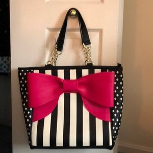 Bestey Johnson Tote w Pink Bow